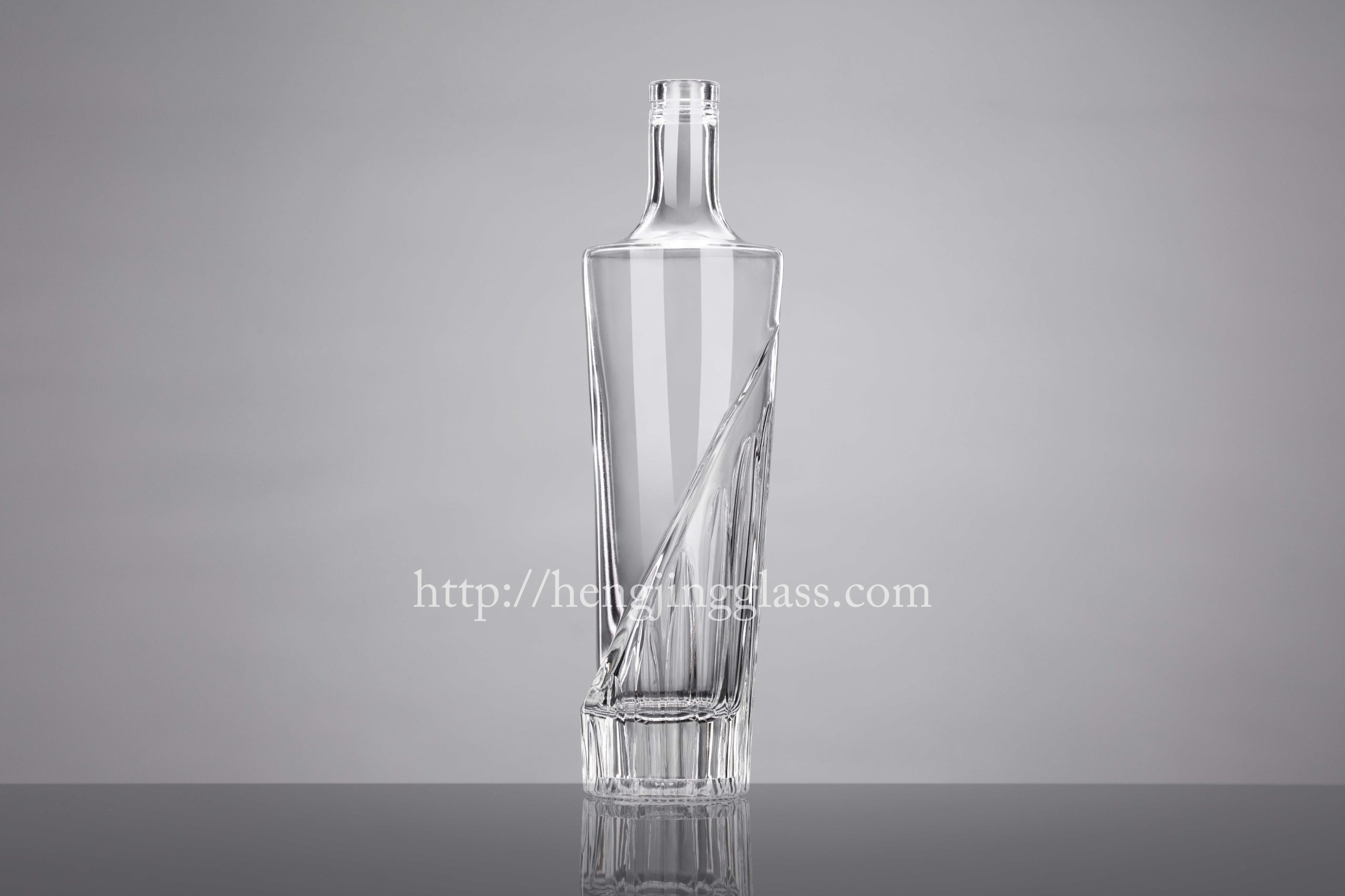 700ml HJ-Y045 Vodka Bottle