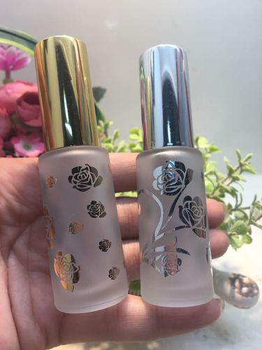Hot stamping with gold and silver foil on glass bottles