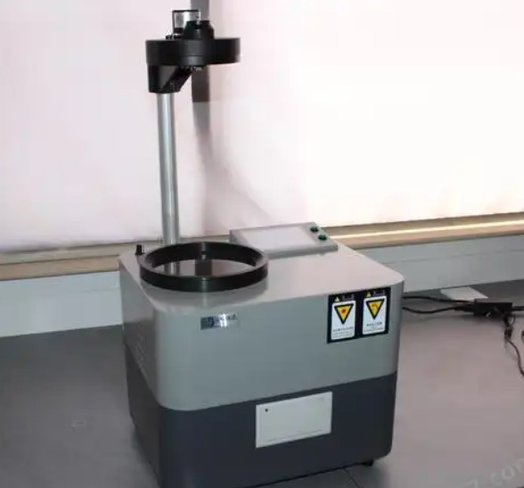 Using a polariscope to verify internal stress in perfume bottle parts after annealing