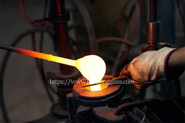 Glass bottle manufacturing process - annealing and thermal stress relief
