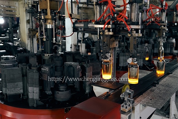 Quality control in glass production - automated glass bottle manufacturing line